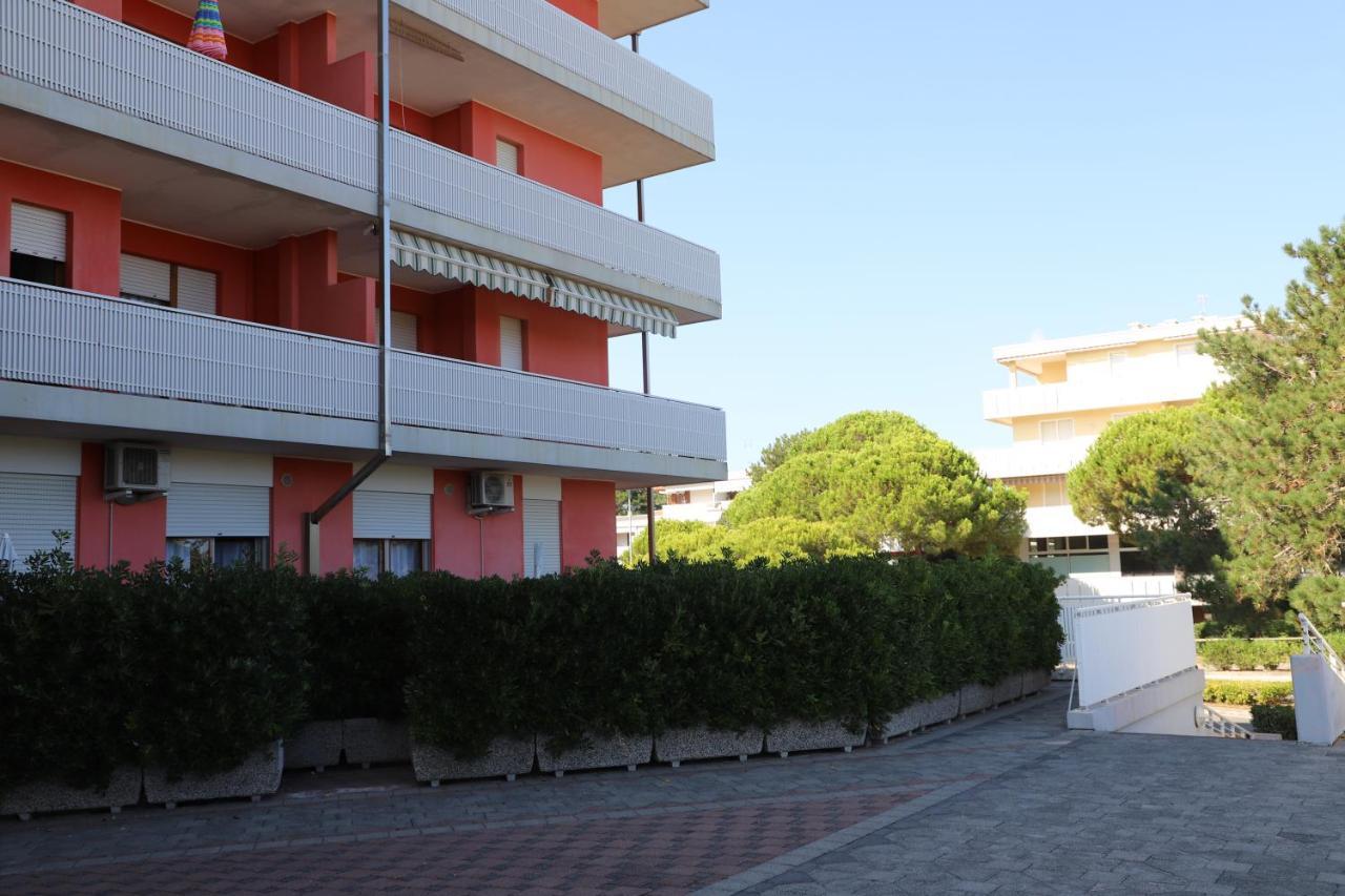 Condominio Biloba-Gemini Бибионе Экстерьер фото
