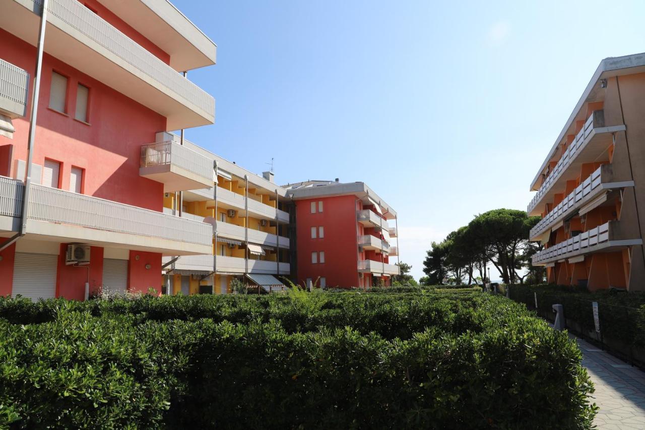 Condominio Biloba-Gemini Бибионе Экстерьер фото